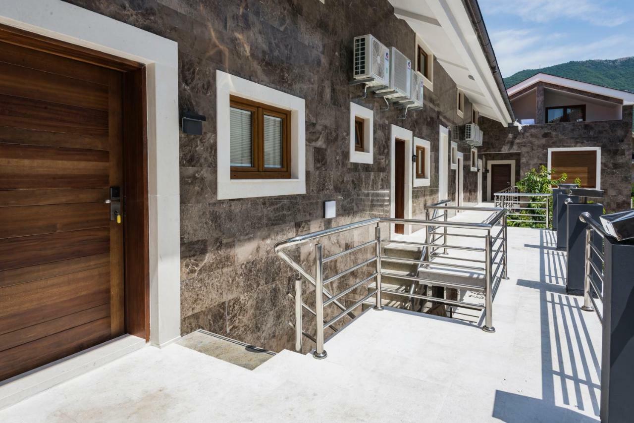 Waikiki Apartments Tivat Eksteriør bilde